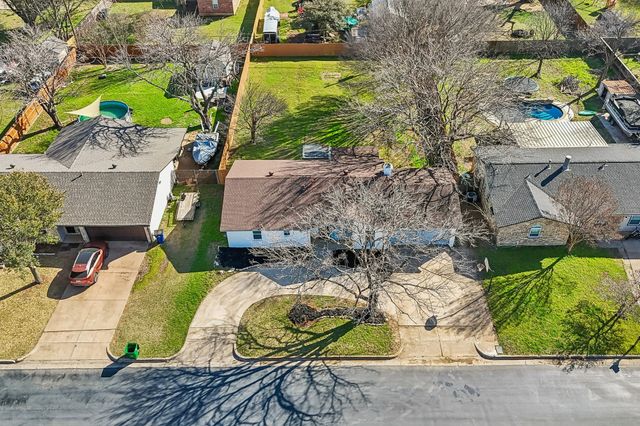 312 E Hampton Road, Crowley, TX 76036