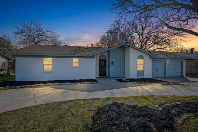 312 E Hampton Road, Crowley, TX 76036