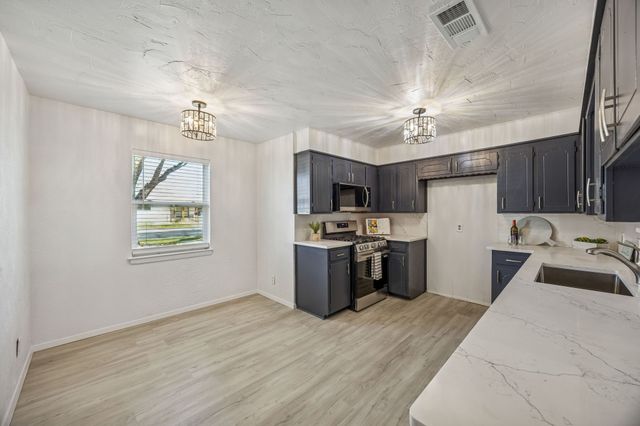 312 E Hampton Road, Crowley, TX 76036