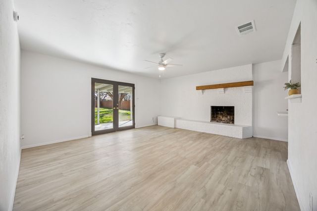 312 E Hampton Road, Crowley, TX 76036