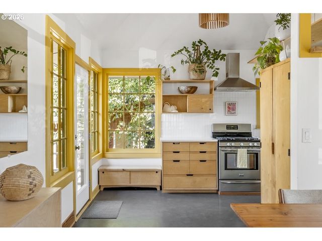 9939 N JERSEY St, Portland, OR 97203