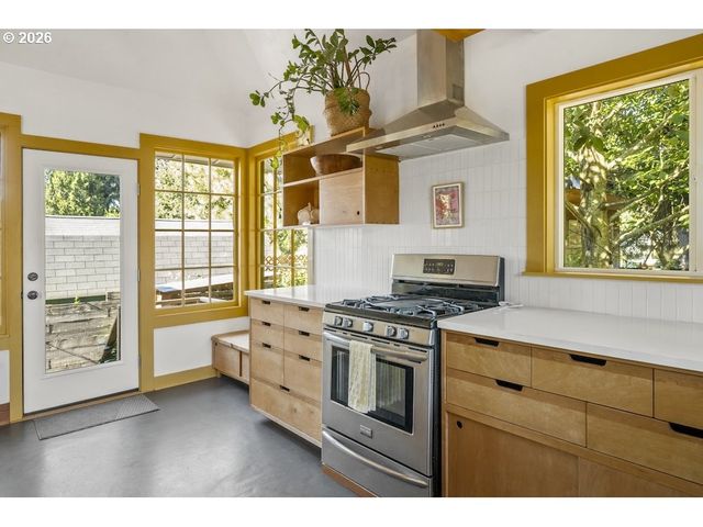 9939 N JERSEY St, Portland, OR 97203