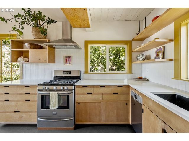 9939 N JERSEY St, Portland, OR 97203