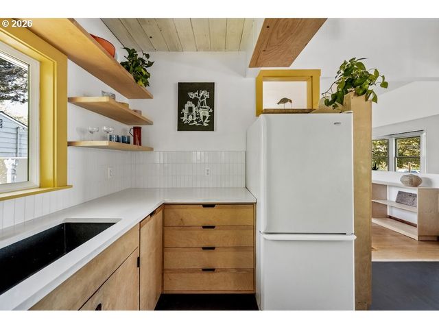 9939 N JERSEY St, Portland, OR 97203