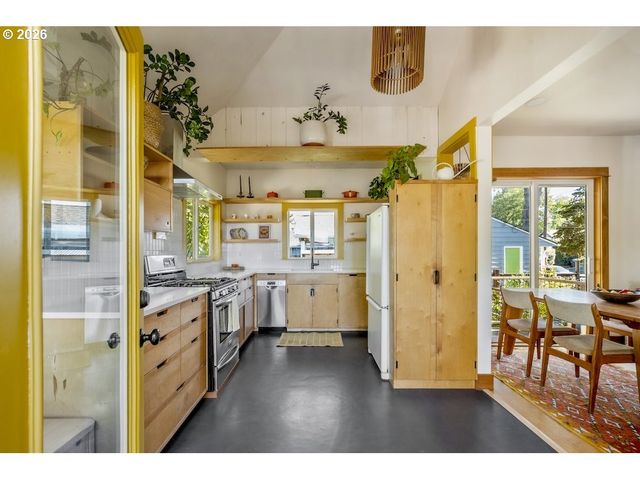9939 N JERSEY St, Portland, OR 97203