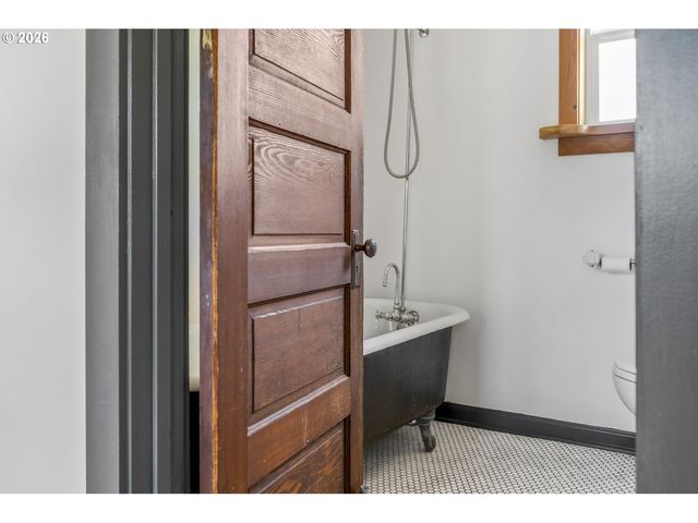9939 N JERSEY St, Portland, OR 97203
