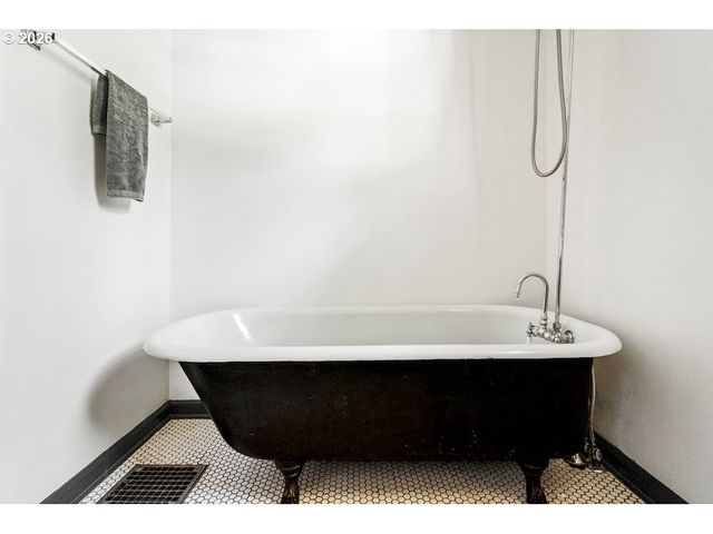 9939 N JERSEY St, Portland, OR 97203
