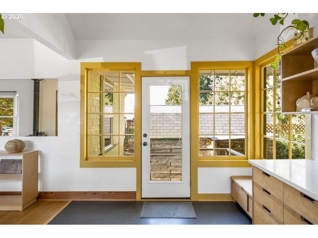 9939 N JERSEY St, Portland, OR 97203