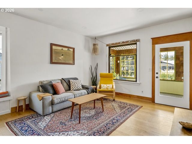9939 N JERSEY St, Portland, OR 97203