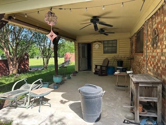 201 Heath Avenue, Madisonville, TX 77864