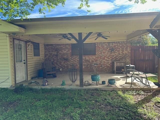 201 Heath Avenue, Madisonville, TX 77864