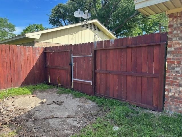 201 Heath Avenue, Madisonville, TX 77864