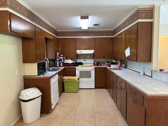 201 Heath Avenue, Madisonville, TX 77864