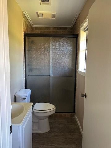 201 Heath Avenue, Madisonville, TX 77864
