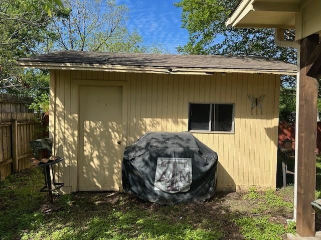 201 Heath Avenue, Madisonville, TX 77864