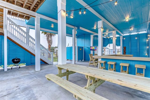 967 Bowers Lane, Crystal Beach, TX 77650