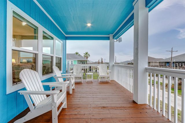 967 Bowers Lane, Crystal Beach, TX 77650