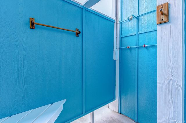 967 Bowers Lane, Crystal Beach, TX 77650