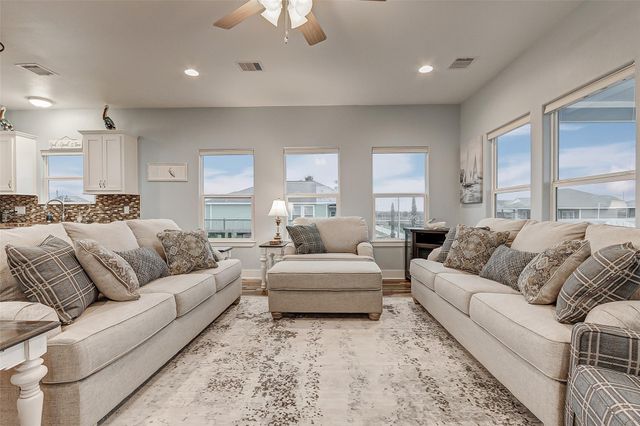 967 Bowers Lane, Crystal Beach, TX 77650