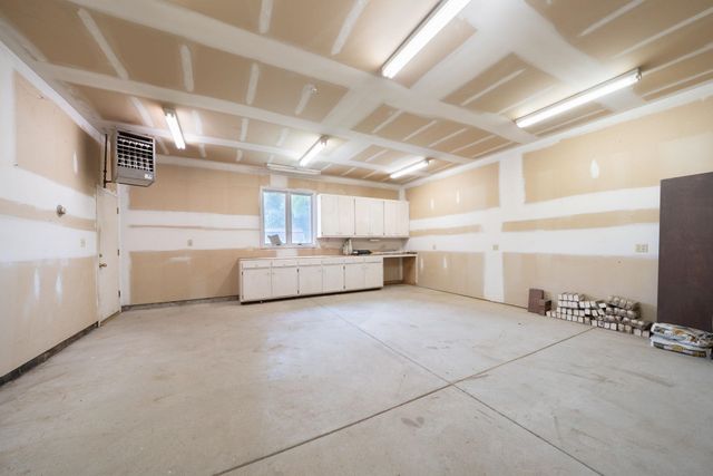 1837 N Mt Carmel, Wichita, KS 67203