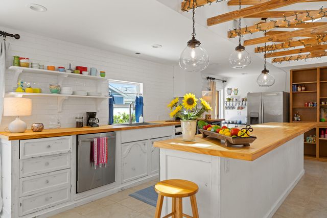 425 Tenth Avenue, Indialantic, FL 32903