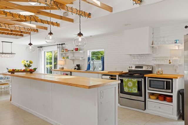 425 Tenth Avenue, Indialantic, FL 32903