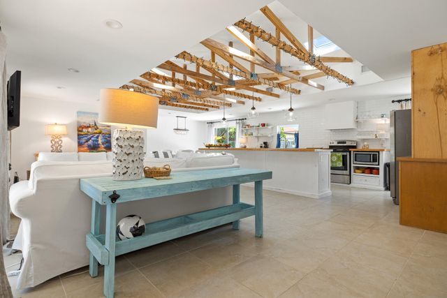 425 Tenth Avenue, Indialantic, FL 32903