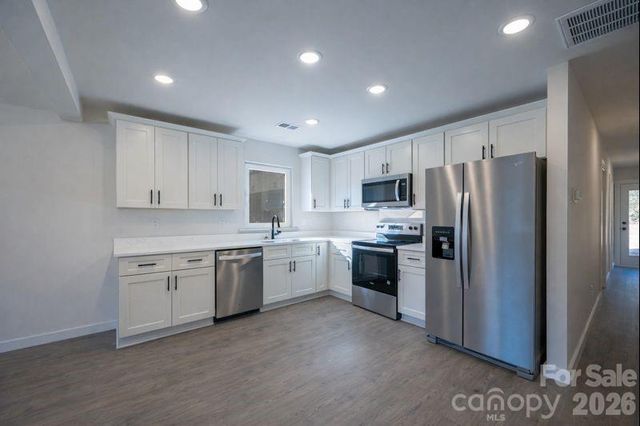 647 E Sharpe Street, Statesville, NC 28677