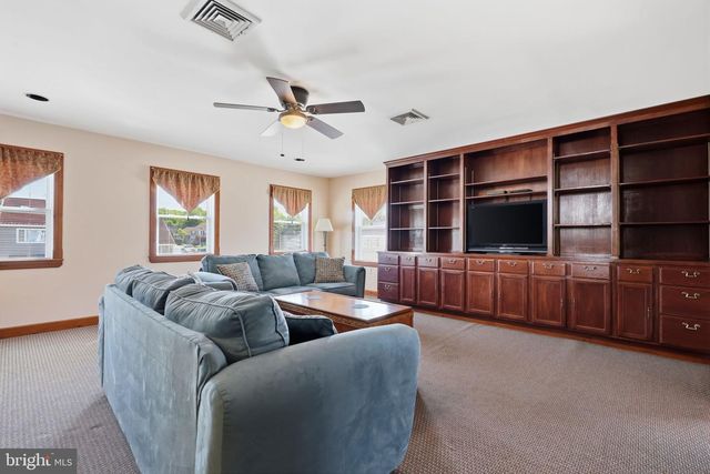 8000 COLFAX ST, Philadelphia, PA 19136