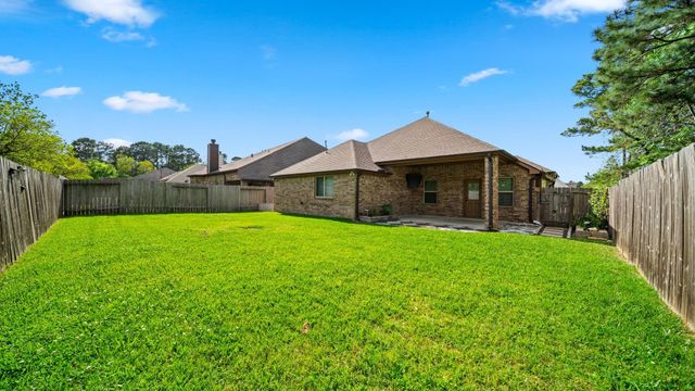 8403 Creekside Timbers Drive, Tomball, TX 77375
