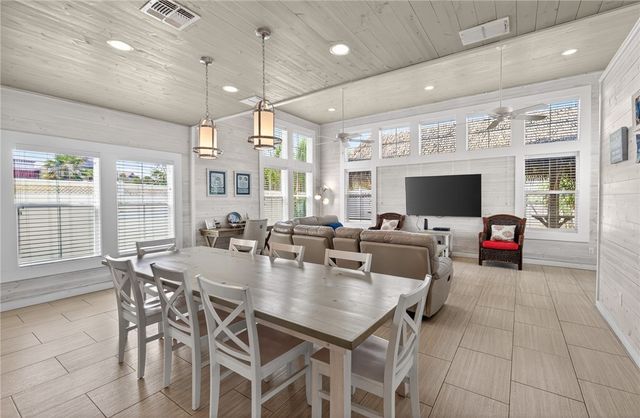 624 Banyan Beach Dr, Port Aransas, TX 78373