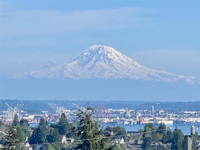 3303 37th Avenue W, Seattle, WA 98199