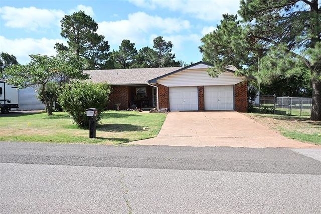 432 E Carson Lane, Mustang, OK 73064