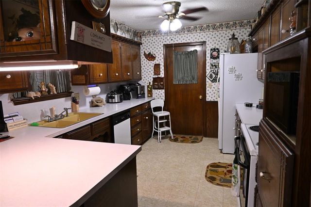 432 E Carson Lane, Mustang, OK 73064