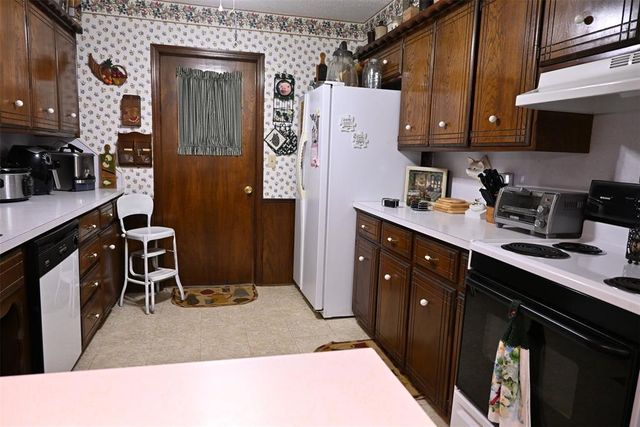 432 E Carson Lane, Mustang, OK 73064