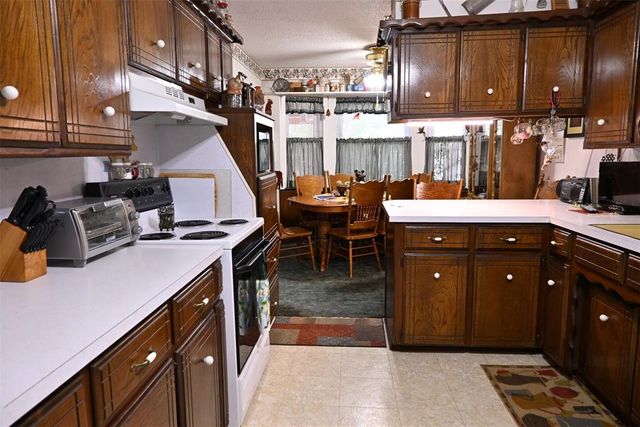 432 E Carson Lane, Mustang, OK 73064