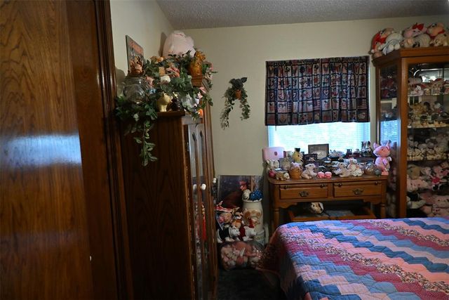 432 E Carson Lane, Mustang, OK 73064