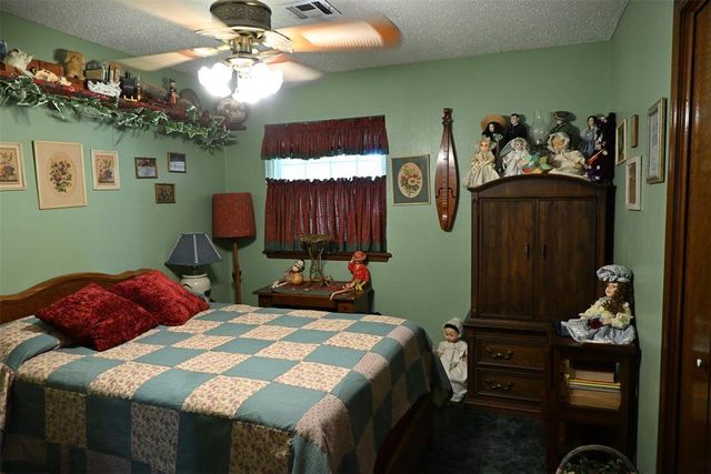 432 E Carson Lane, Mustang, OK 73064
