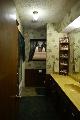 432 E Carson Lane, Mustang, OK 73064