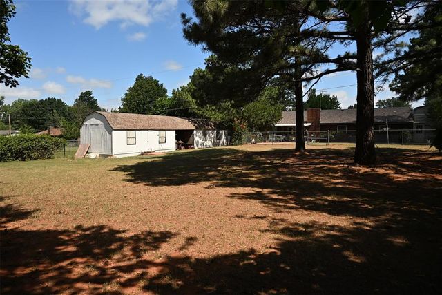 432 E Carson Lane, Mustang, OK 73064