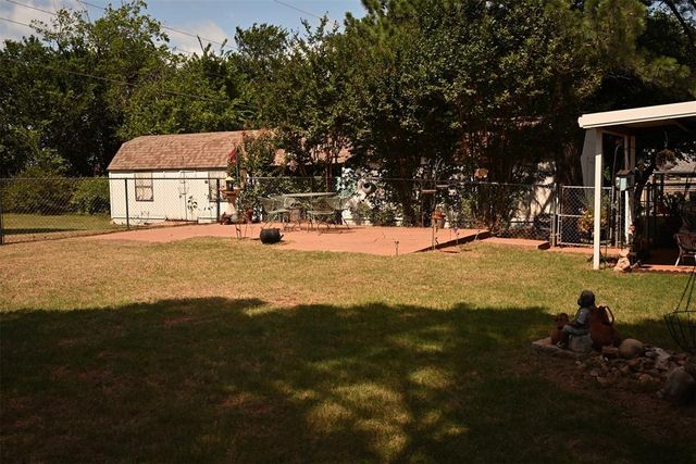 432 E Carson Lane, Mustang, OK 73064