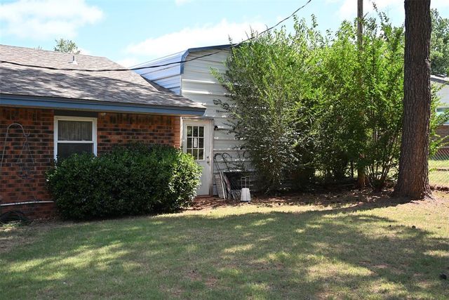 432 E Carson Lane, Mustang, OK 73064