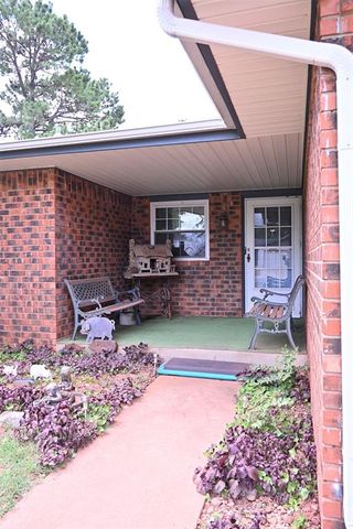 432 E Carson Lane, Mustang, OK 73064