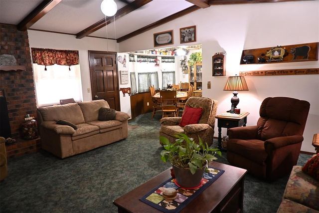 432 E Carson Lane, Mustang, OK 73064