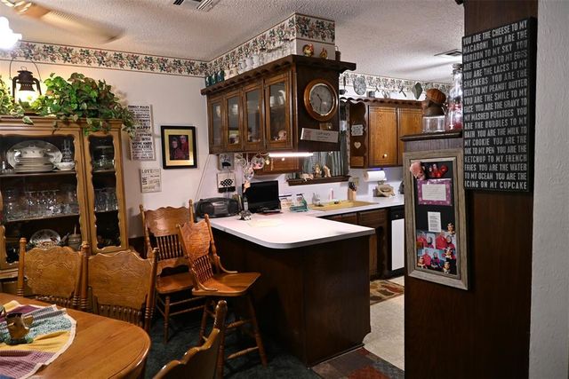 432 E Carson Lane, Mustang, OK 73064