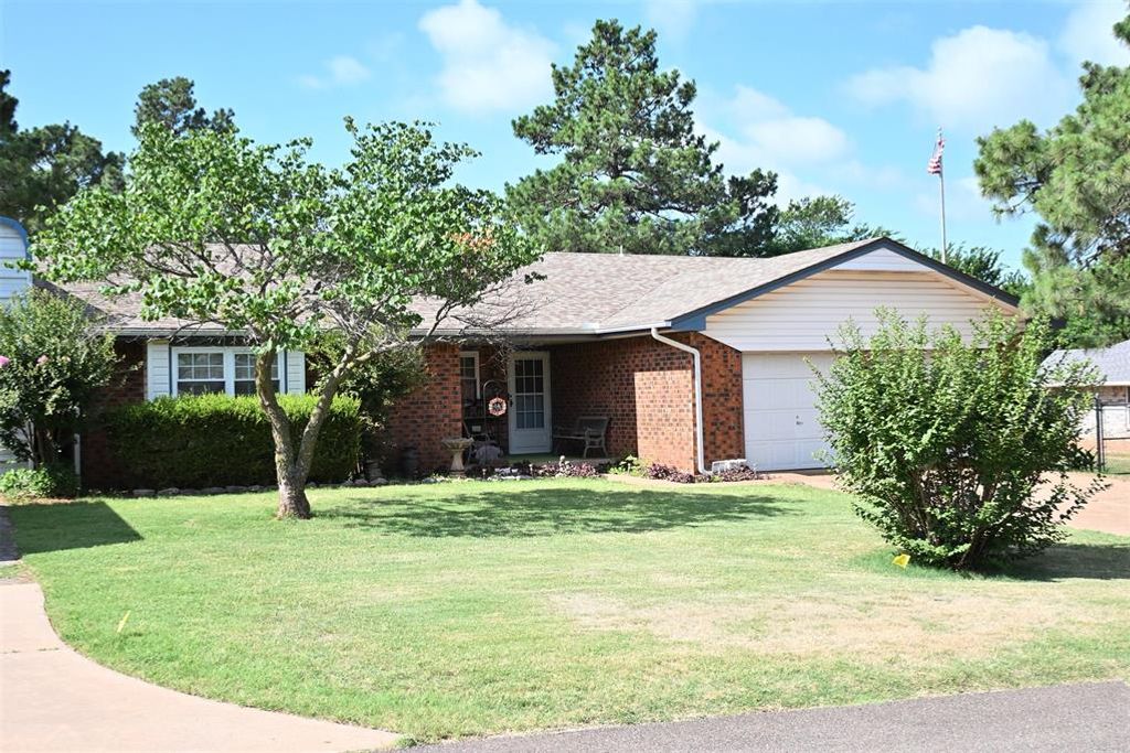 432 E Carson Lane, Mustang, OK 73064