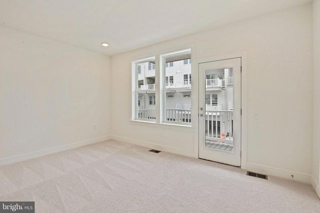 19872 YELLOW DAISY TER, Ashburn, VA 20147