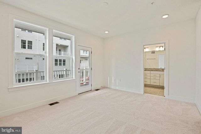 19872 YELLOW DAISY TER, Ashburn, VA 20147