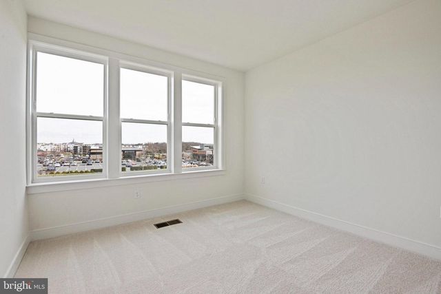 19872 YELLOW DAISY TER, Ashburn, VA 20147