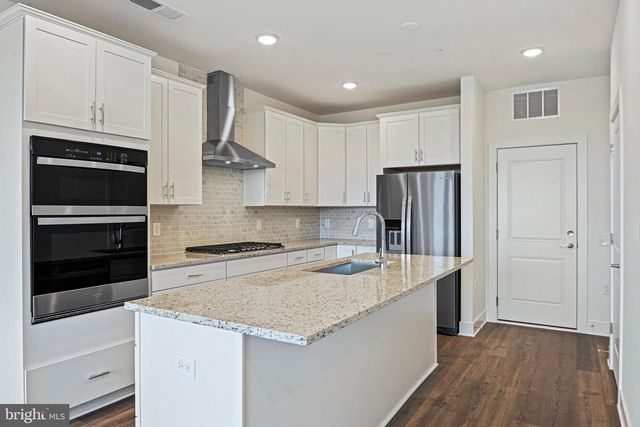 19872 YELLOW DAISY TER, Ashburn, VA 20147